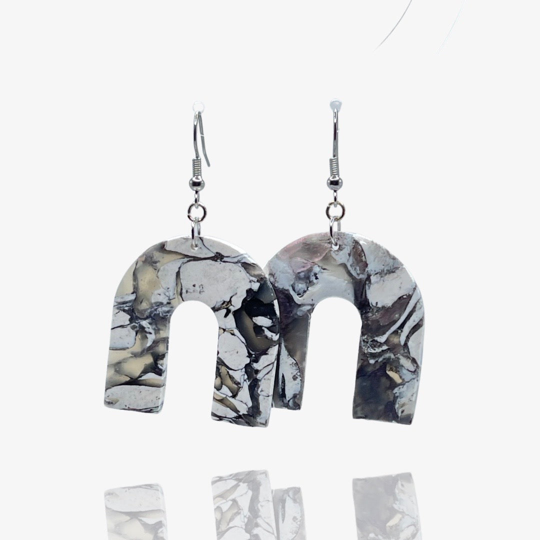 Horseshoe - Ink Marble